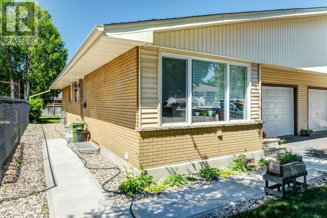 848 Trojan Ave in Ottawa, ON - Building Photo - Building Photo