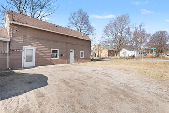 906 E Pine St in Midland, MI - Building Photo - Building Photo