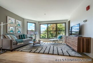 40 Malvern St in Boston, MA - Building Photo - Building Photo