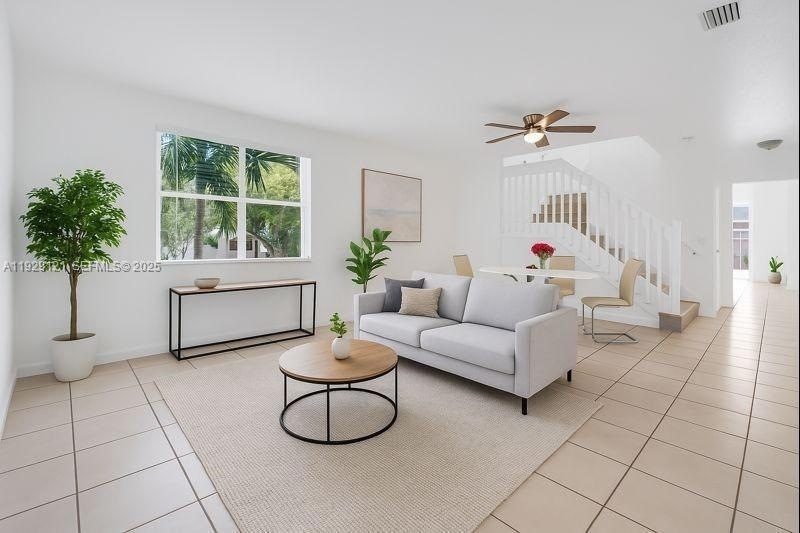 18520 NW 67th Ave, Unit 106 in Hialeah, FL - Building Photo