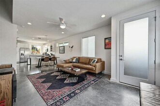 801 N Bluff Dr in Austin, TX - Building Photo - Building Photo