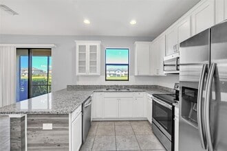 2471 Seven Oaks Dr in St. Cloud, FL - Building Photo - Building Photo