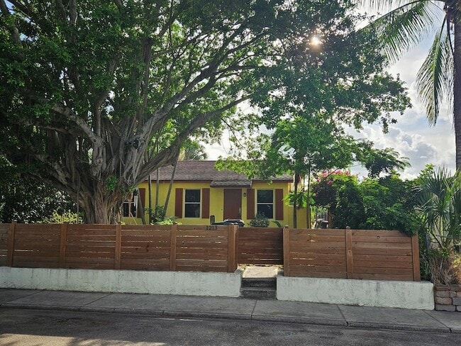 1213 S M St in Lake Worth Beach, FL - Building Photo - Building Photo