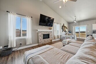 1140 E Dove Creek Dr in Pueblo West, CO - Building Photo - Building Photo