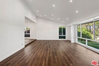 16541 Park Ln Cir in Los Angeles, CA - Building Photo - Building Photo