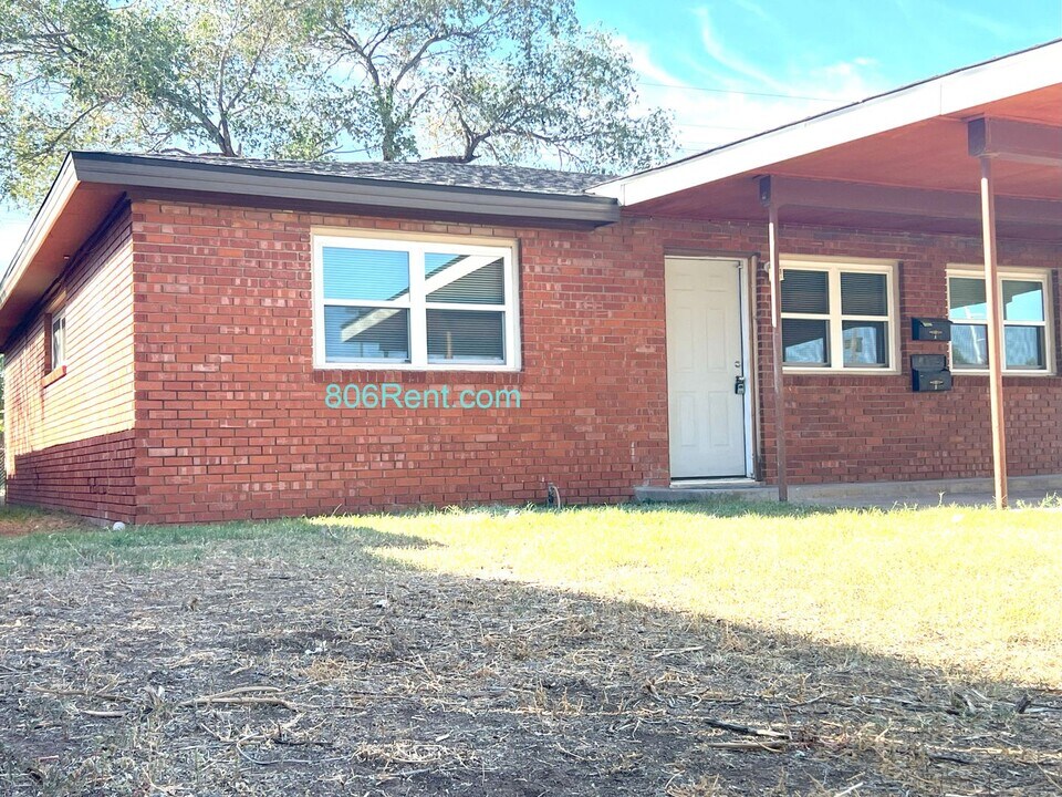 2109 35th St in Lubbock, TX - Foto de edificio