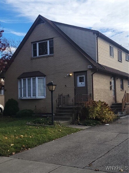 property at 227 Crandon Blvd