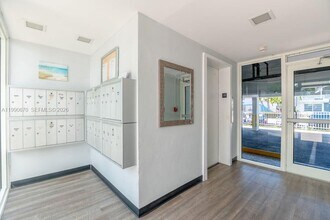 1990 Marseille Dr in Miami Beach, FL - Foto de edificio - Building Photo