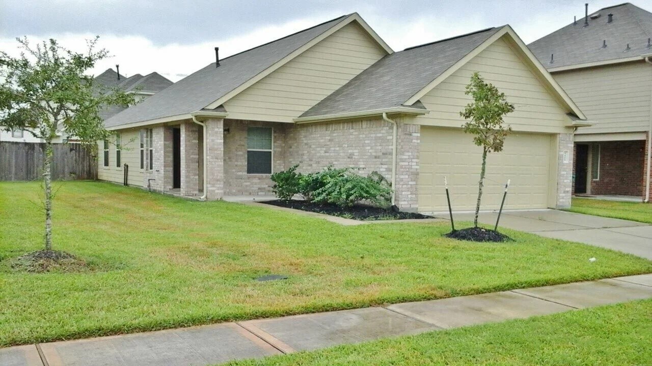 5409 Rio Ramos St in Rosharon, TX - Building Photo