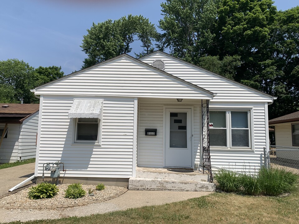 2115 Dresden Ave in Rockford, IL - Building Photo