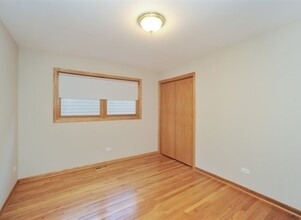 5473 N Parkside Ave in Chicago, IL - Building Photo - Building Photo