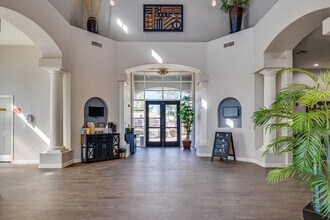 The Villas At Camelback Crossing in Glendale, AZ - Foto de edificio - Interior Photo