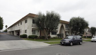 Casa Elvida Apartments in Buena Park, CA - Building Photo