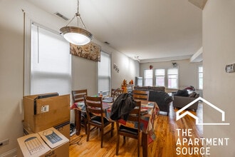 1720 W Beach Ave, Unit 2 in Chicago, IL - Foto de edificio - Building Photo