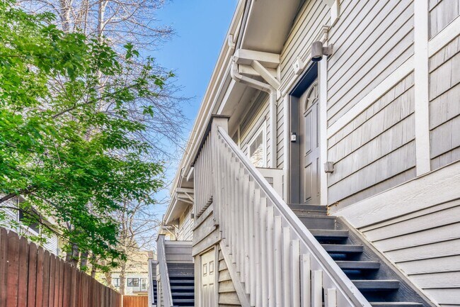 1834 Arapahoe Ave in Boulder, CO - Building Photo - Building Photo