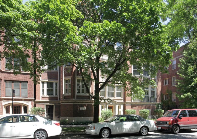 1226 E Hyde Park Blvd in Chicago, IL - Building Photo - Building Photo