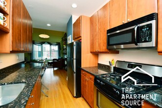 1430 W Lunt Ave, Unit 2W in Chicago, IL - Building Photo - Building Photo