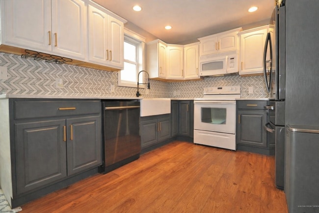 434 Horseback Rd in Carmel, ME - Foto de edificio - Building Photo