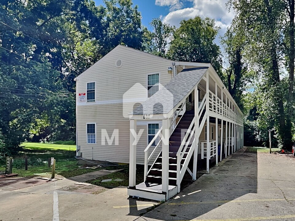 1600 Poole Rd in Raleigh, NC - Foto de edificio