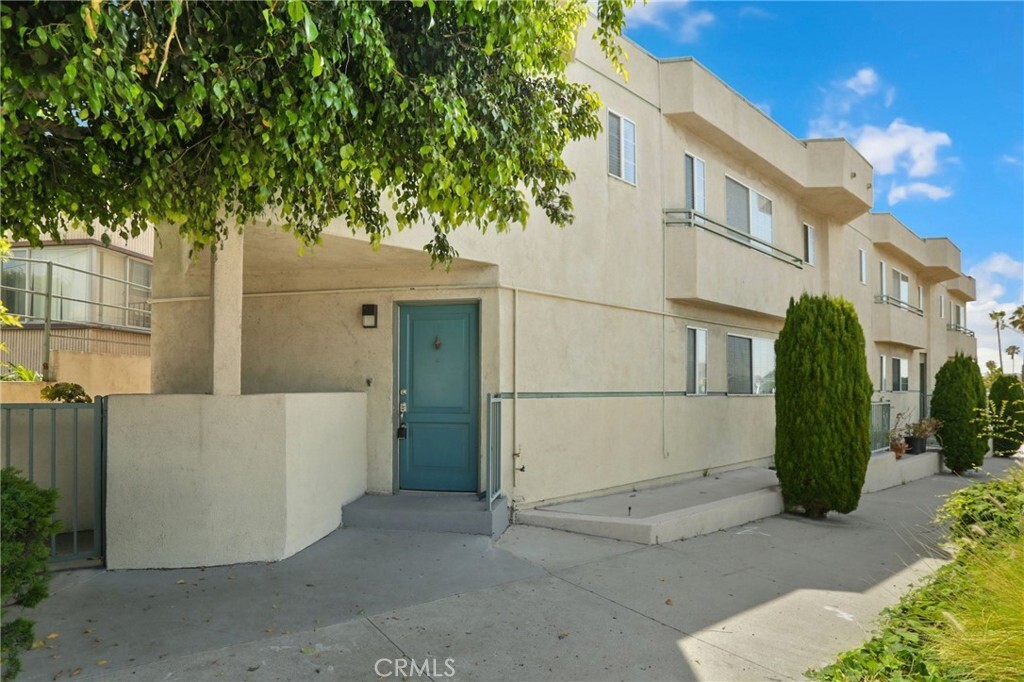 7050 S La Cienega Blvd, Unit 6 in Inglewood, CA - Building Photo