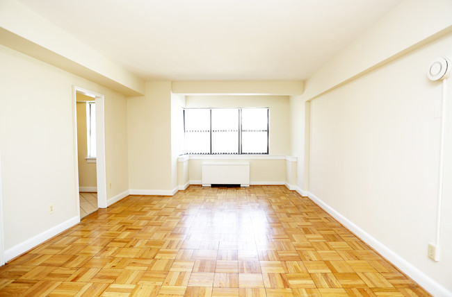 215 C Street Apartments in Washington, DC - Building Photo - Interior Photo