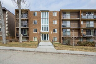 329 1 Av NE in Calgary, AB - Building Photo