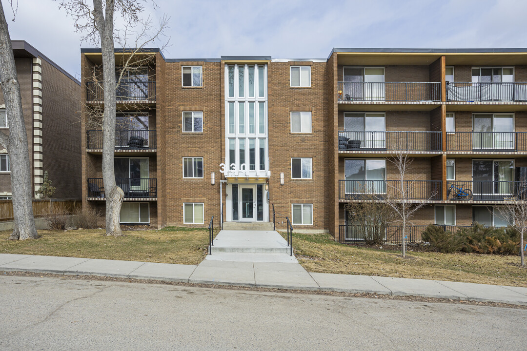 329 1 Av NE in Calgary, AB - Building Photo
