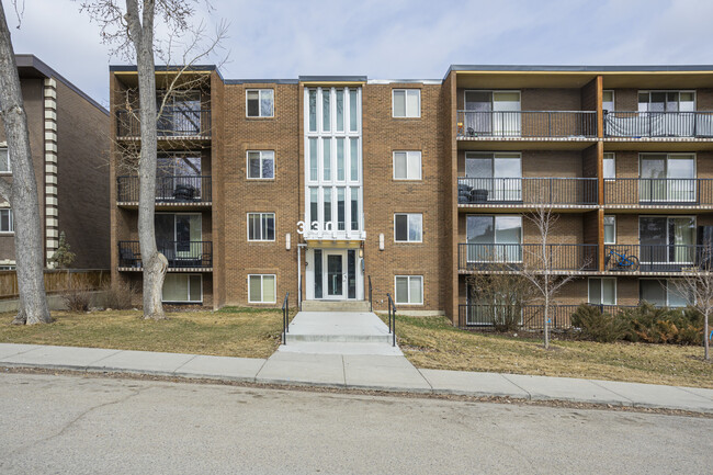 329 1 Av NE