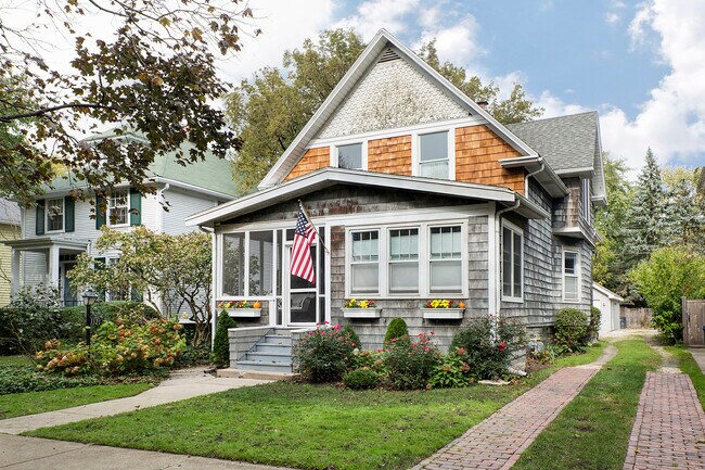 property at 1121 Grant St