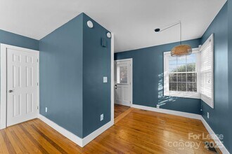 200 Wakefield Dr in Charlotte, NC - Building Photo - Building Photo