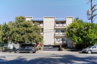 13543 Moorpark St in Sherman Oaks, CA - Building Photo