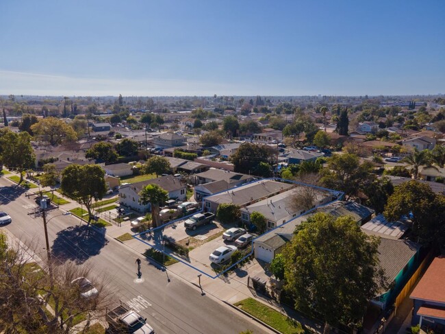 326-402 N Susan St in Santa Ana, CA - Building Photo - Building Photo