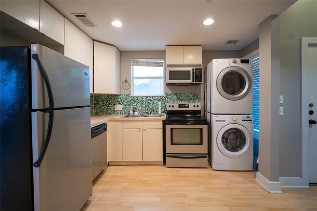 711 Graham Pl in Austin, TX - Building Photo - Building Photo