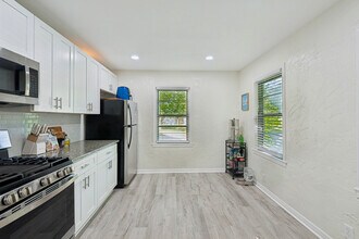 2821 S Hills Ave in Fort Worth, TX - Foto de edificio - Building Photo