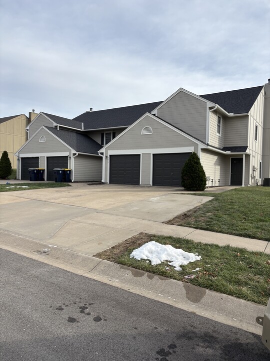 5615 NW 66th Terrace in Kansas City, MO - Building Photo