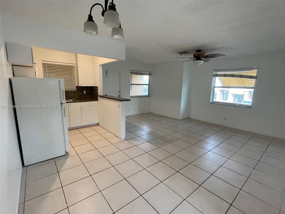 1702 McKinley St in Hollywood, FL - Building Photo