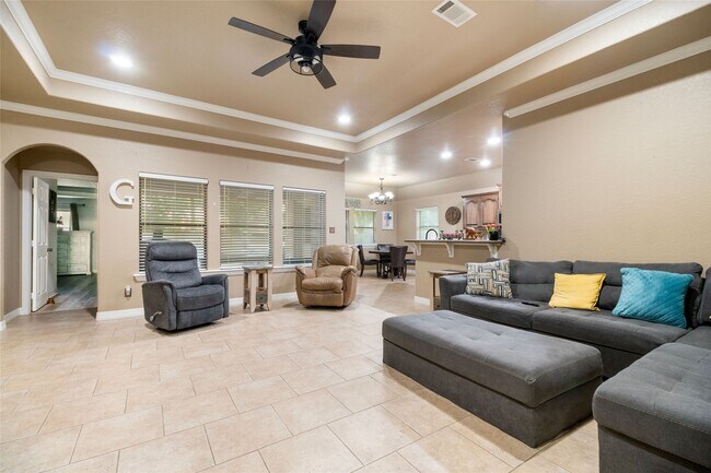 103 Silver Bay Ln in Lake Jackson, TX - Building Photo - Building Photo