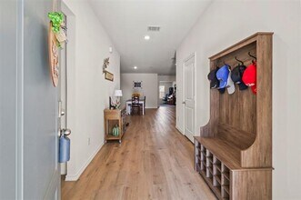 742 Buttercup Dr in Pilot Point, TX - Building Photo - Building Photo