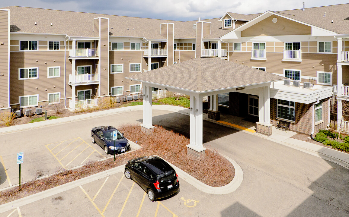 Thomas Place Gurnee in Gurnee, IL - Building Photo