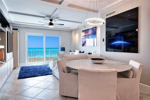 1977 Gulf Shore Blvd N in Naples, FL - Building Photo