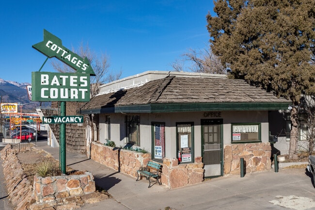 Bates Court Cottages