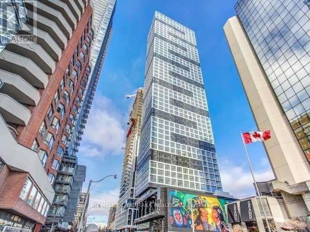 181-1181 Dundas St E