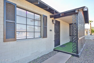 2221 W Clarendon Ave in Phoenix, AZ - Building Photo - Building Photo