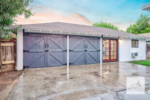 1435 N Poplar Ave in Fresno, CA - Building Photo