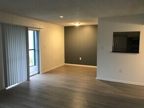 2501 N Alafaya Trail in Orlando, FL - Building Photo - Building Photo