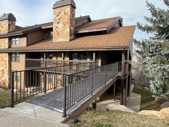 property at 3615 N Wolf Ldg Dr