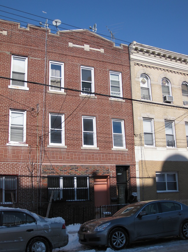 7116 15th Ave in Brooklyn, NY - Foto de edificio - Building Photo