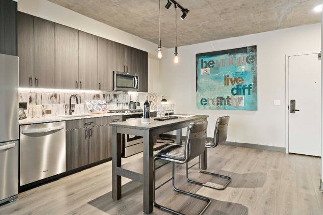 1349 W Lake St in Chicago, IL - Building Photo - Building Photo