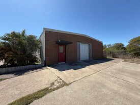 1603 W Market St in Rockport, TX - Building Photo