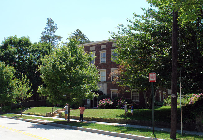 2926 Porter St NW in Washington, DC - Building Photo - Building Photo